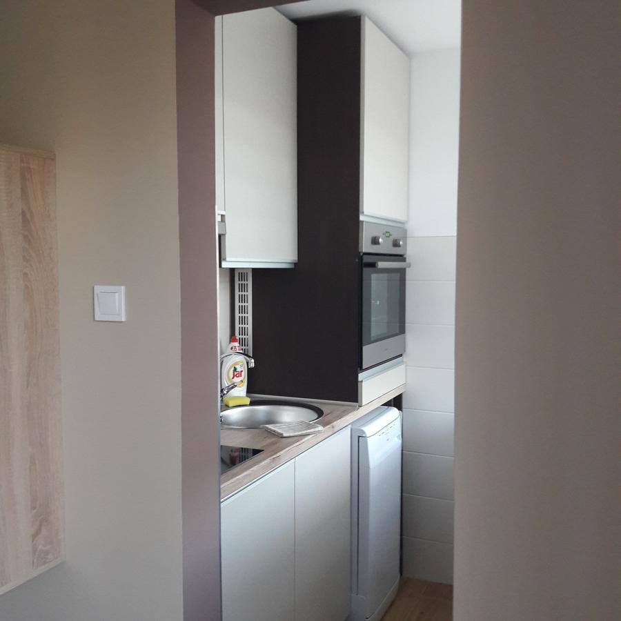 Studio 18 Apartman Kazincbarcika Extérieur photo