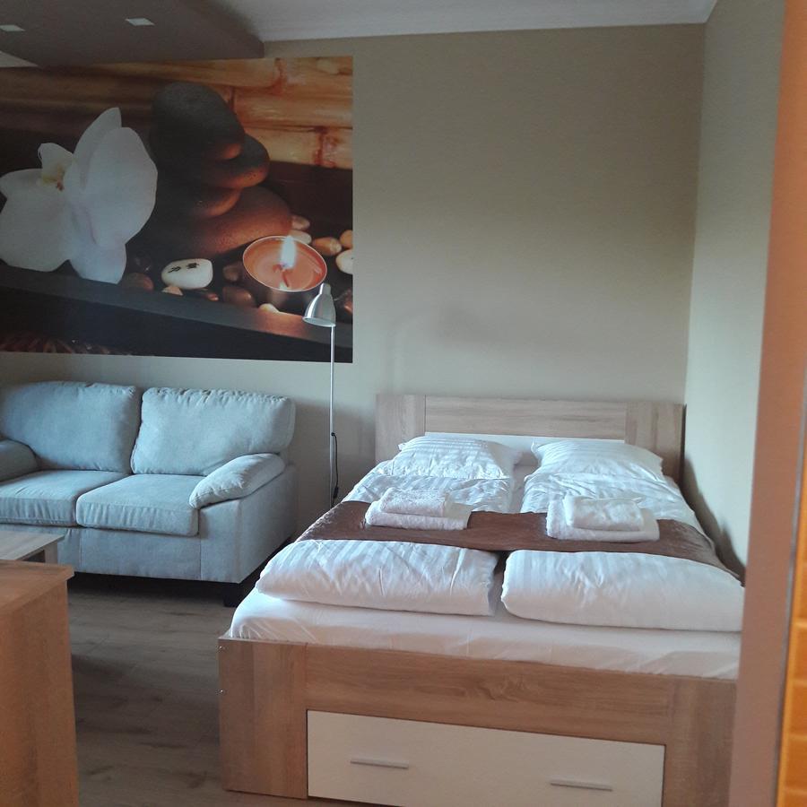 Studio 18 Apartman Kazincbarcika Extérieur photo