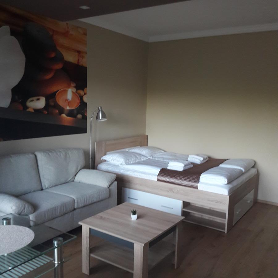 Studio 18 Apartman Kazincbarcika Extérieur photo