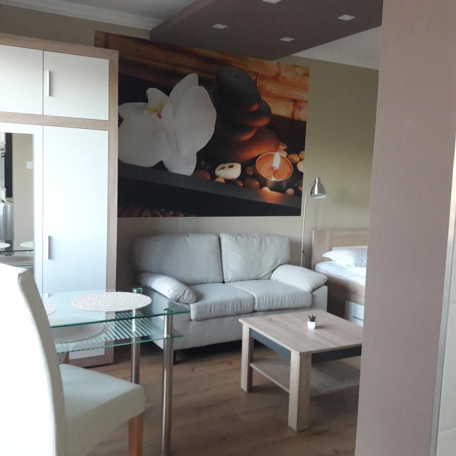 Studio 18 Apartman Kazincbarcika Extérieur photo